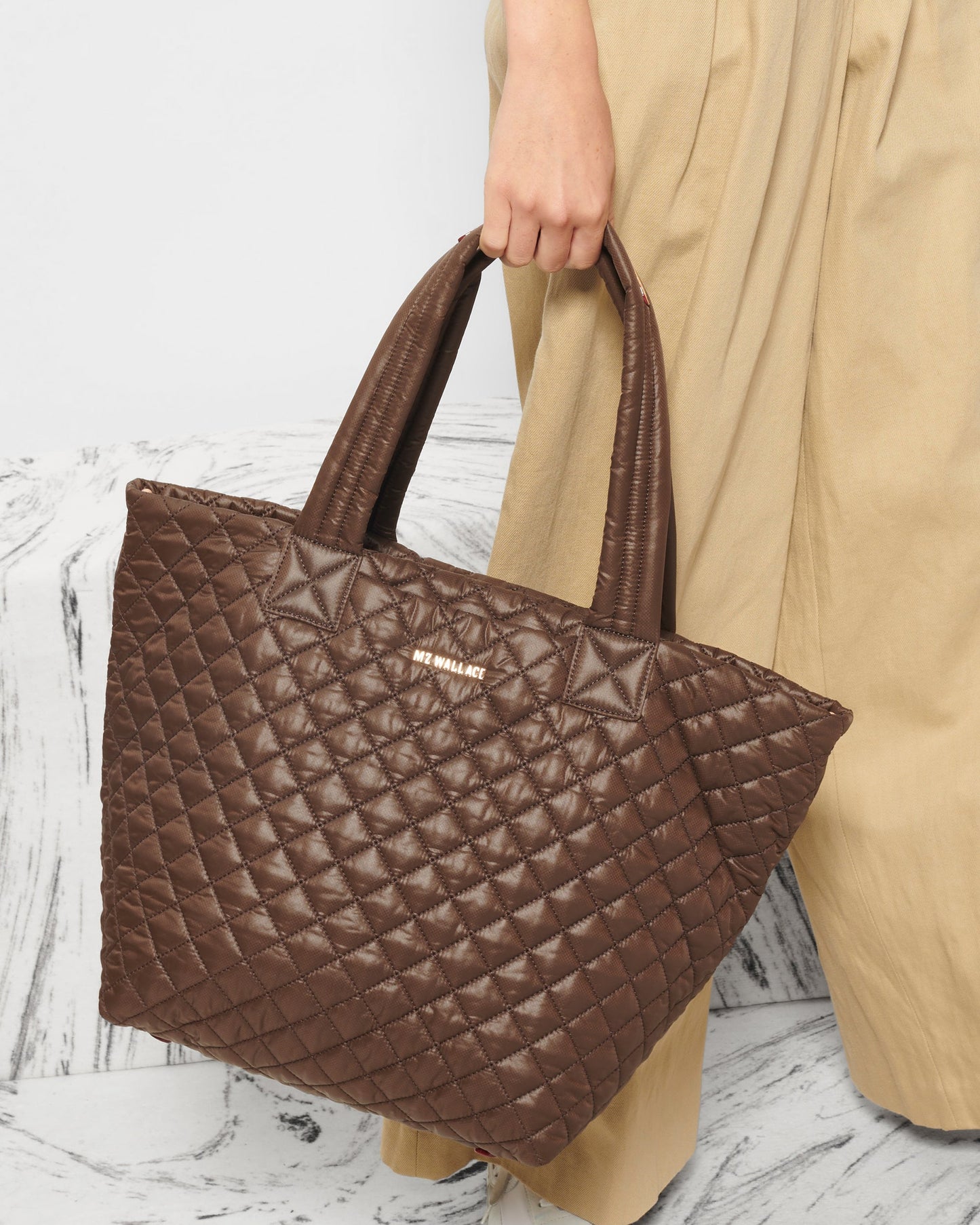 Medium Metro Tote Deluxe Walnut