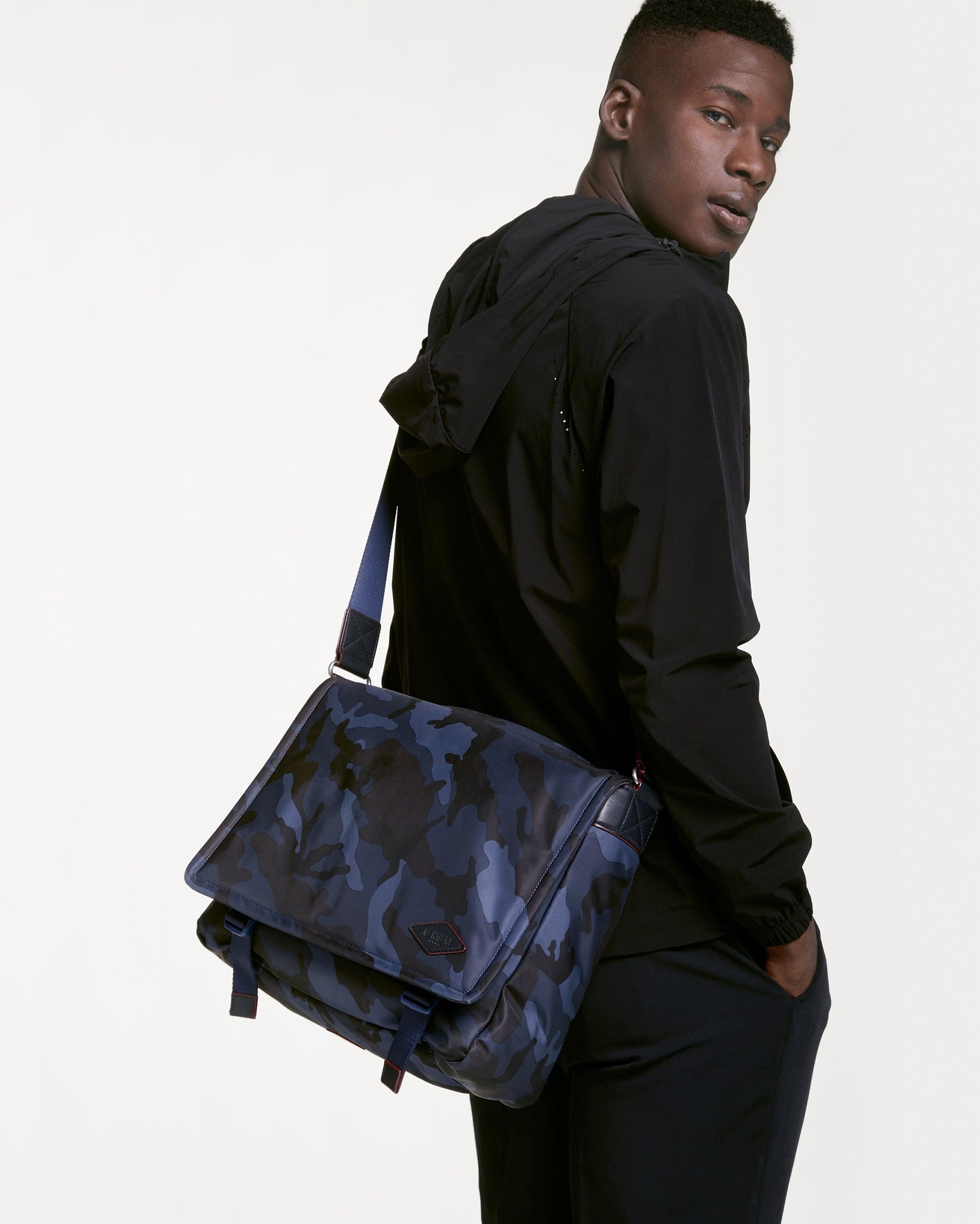 Bleecker Messenger Dark Blue Camo Air